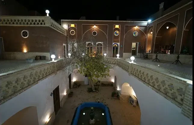 اقامتگاه سنتی ثنا کاشان