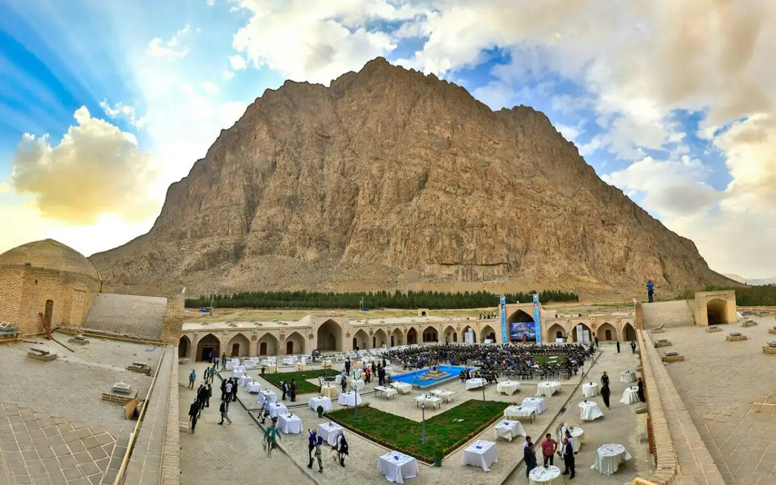 هتل لاله بیستون کرمانشاه
